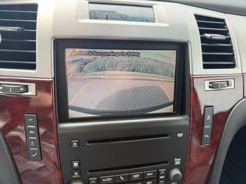 Used 2007 Cadillac Escalade AWD w/ Information Package image 18