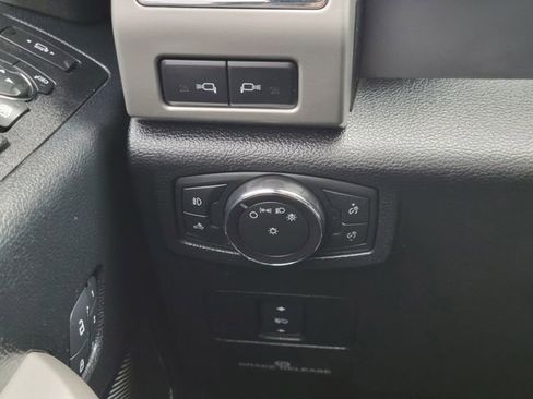 Used 2018 Ford F250 Lariat w/ Chrome Package image 13