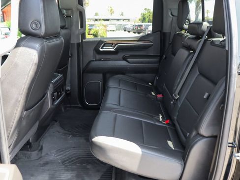 Used 2025 Chevrolet Silverado 1500 LT Trail Boss w/ LT Trail Boss Premium Package AWD/4WD image 36