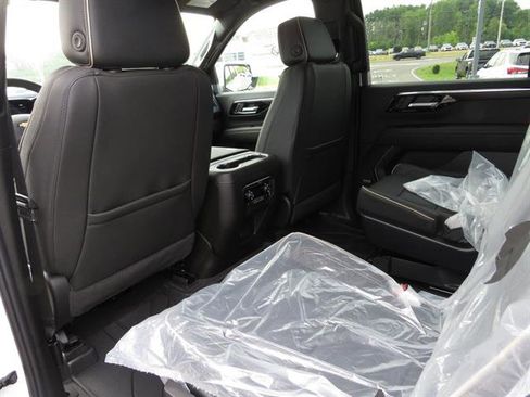 New 2025 Chevrolet Suburban Premier image 20