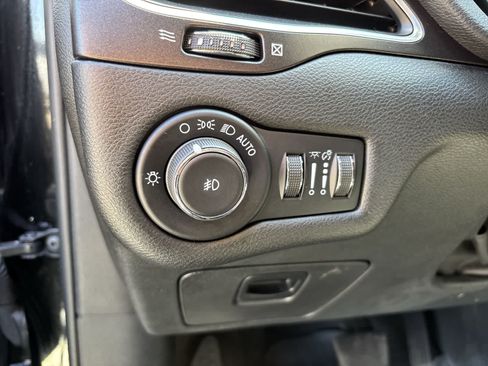 Used 2022 Jeep Cherokee Trailhawk AWD/4WD image 10