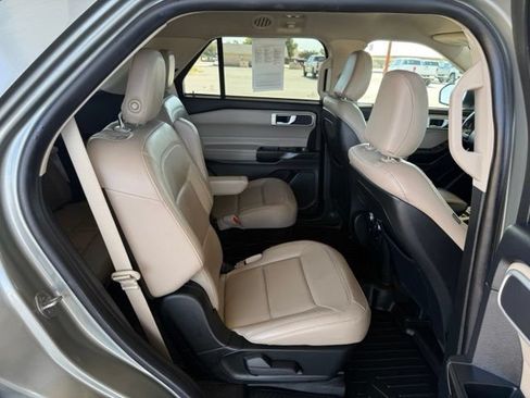 Used 2020 Ford Explorer XLT w/ Equipment Group 202A RWD image 10