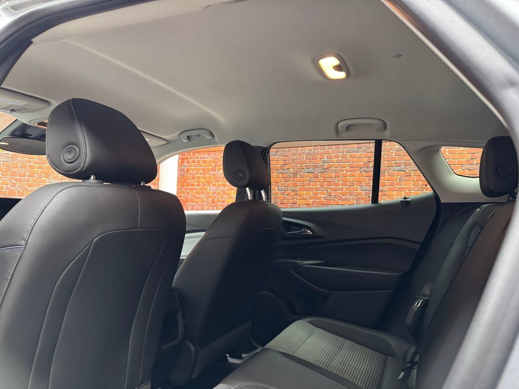Used 2025 Chevrolet Trax LT w/ Driver Confidence Package FWD image 22
