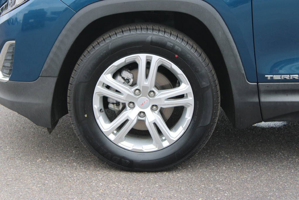 Used 2020 GMC Terrain SLE w/ Driver Convenience Package FWD image 16