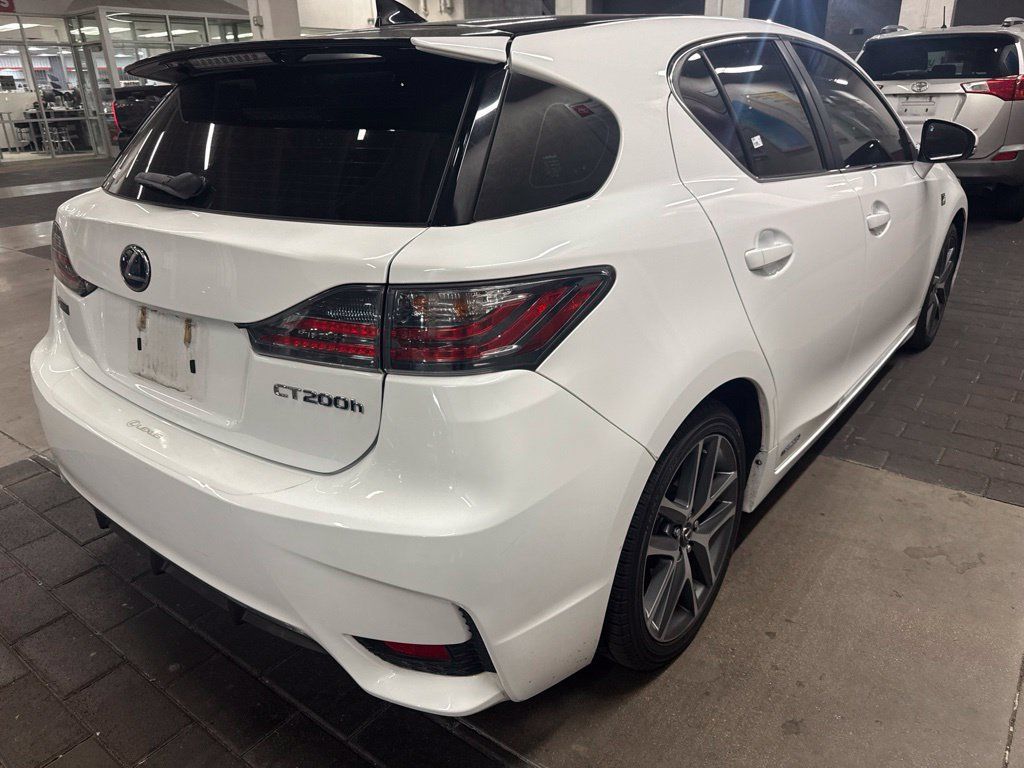 Used 2015 Lexus CT 200h w/ Navigation Package FWD image 3