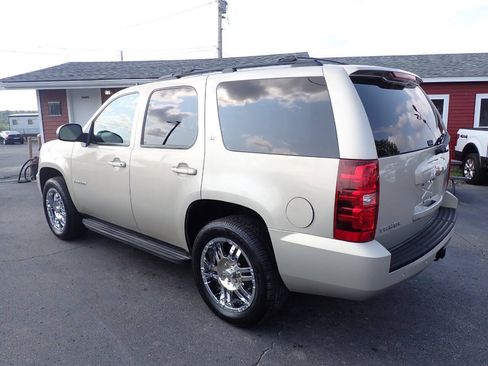 Used 2009 Chevrolet Tahoe LT w/ Luxury Package AWD/4WD image 4