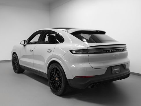 Certified 2024 Porsche Cayenne Coupe AWD/4WD image 3