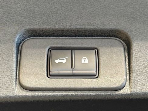 Used 2025 Nissan Rogue Platinum image 36