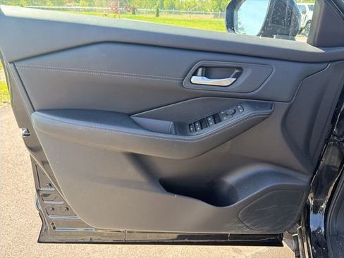 Used 2024 Nissan Rogue SV w/ SV Premium Package AWD/4WD image 18