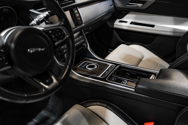 Used 2016 Jaguar XF R-Sport RWD image 28