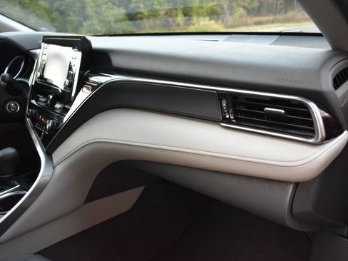 Used 2022 Toyota Camry LE image 20