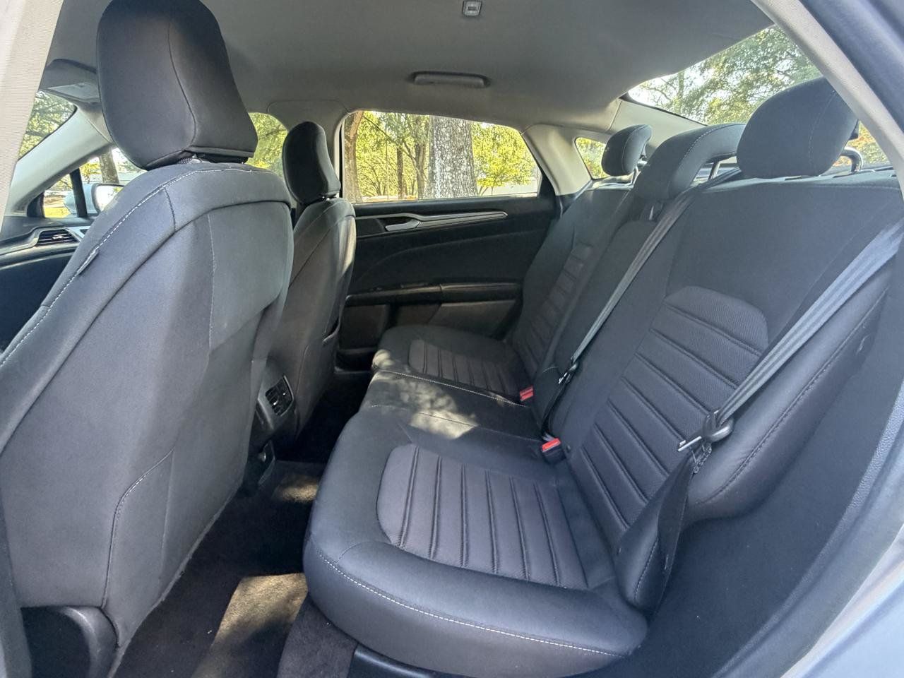 Used 2020 Ford Fusion SE FWD image 13