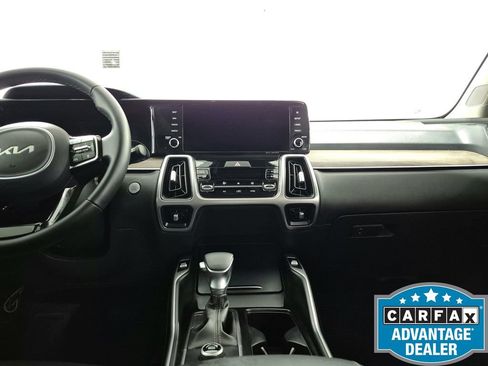 Used 2022 Kia Sorento EX w/ Panoramic Sunroof Package FWD image 18