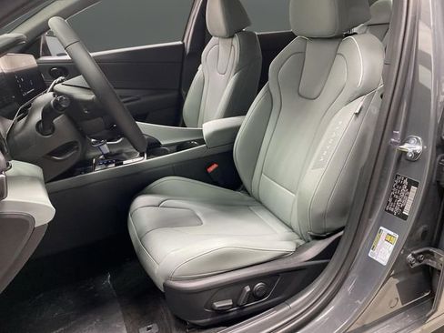 New 2025 Hyundai Elantra Limited image 4