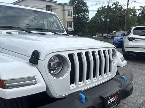 Used 2022 Jeep Wrangler Unlimited Sahara w/ Cold Weather Group AWD/4WD image 21