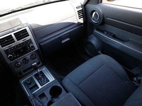 Used 2011 Dodge Nitro Heat AWD/4WD image 21