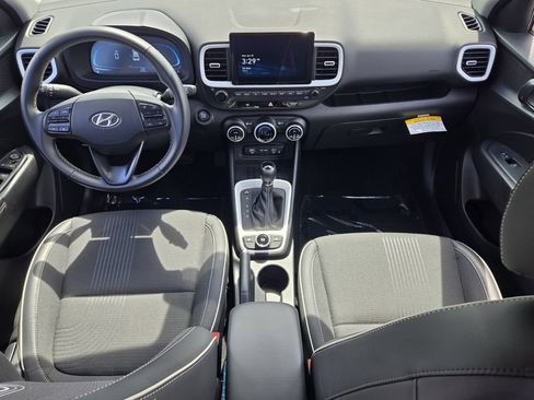 Certified 2025 Hyundai Venue Limited FWD image 11