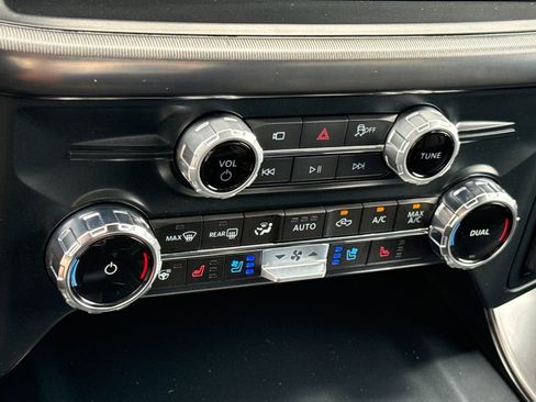 Used 2025 Ford F150 Lariat AWD/4WD image 23