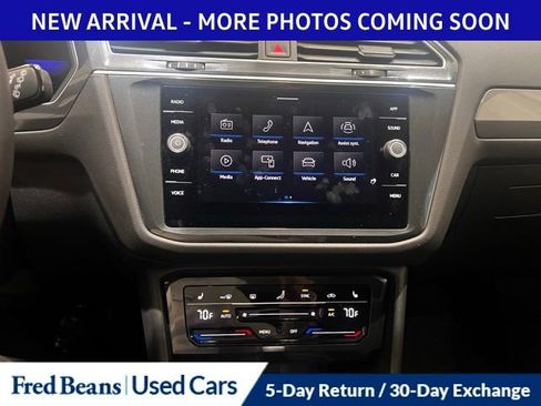 Used 2023 Volkswagen Tiguan SE w/ Panoramic Sunroof Package image 12