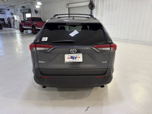 Used 2021 Toyota RAV4 XLE Premium FWD image 4