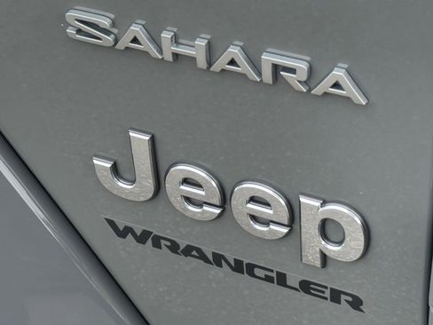Used 2023 Jeep Wrangler Unlimited Sahara AWD/4WD image 17