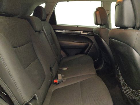 Used 2014 Kia Sorento LX image 19
