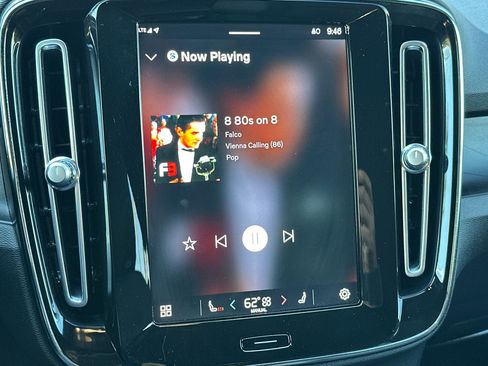 Certified 2023 Volvo XC40 Recharge Core image 21