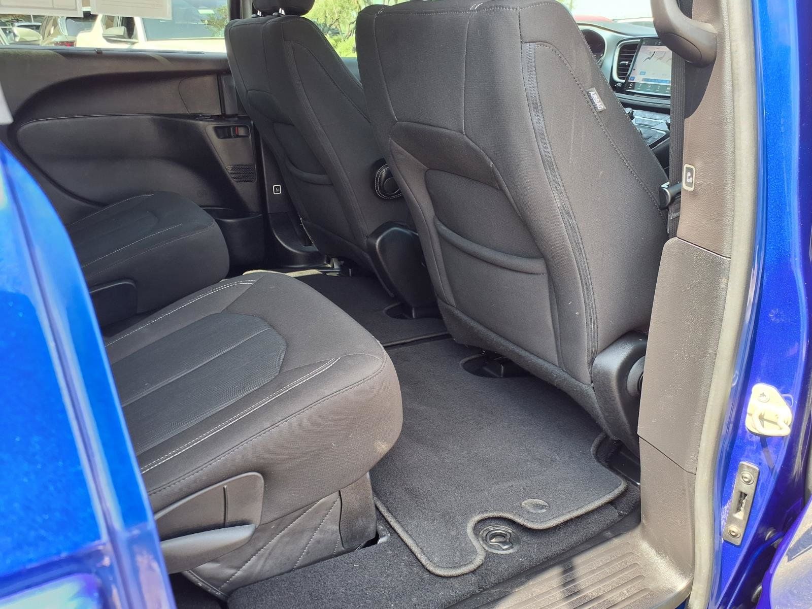 Used 2021 Chrysler Pacifica Touring w/ S Appearance Package FWD image 13