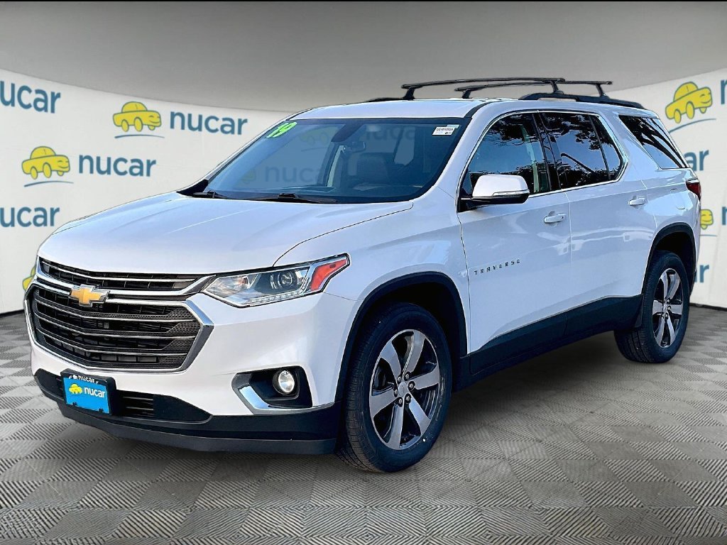 Used 2019 Chevrolet Traverse LT w/ LT Premium Package AWD/4WD image 3