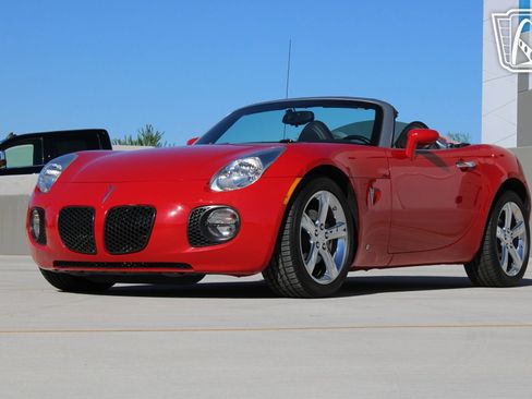 Used 2008 Pontiac Solstice GXP w/ Premium Package image 2
