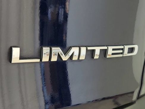 Used 2016 Jeep Cherokee Limited w/ Luxury Group AWD/4WD image 38