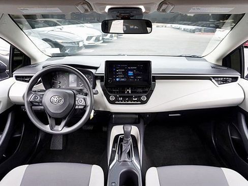 Used 2025 Toyota Corolla LE FWD image 17