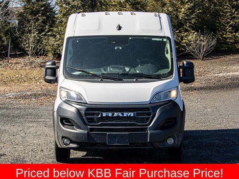 Used 2025 RAM ProMaster 2500 w/ Convenience Group image 2