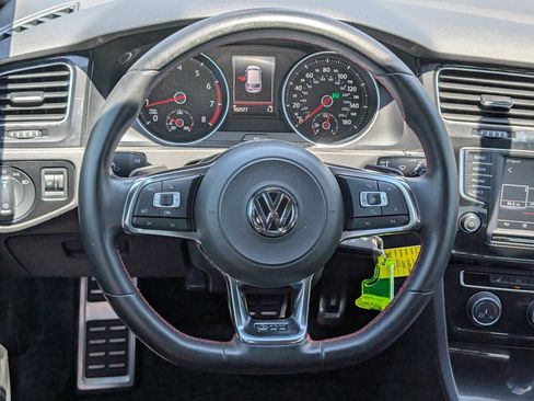Used 2017 Volkswagen Golf 4-Door FWD image 12
