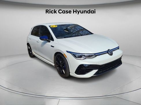 Used 2023 Volkswagen Golf 20th Anniversary Edition image 4