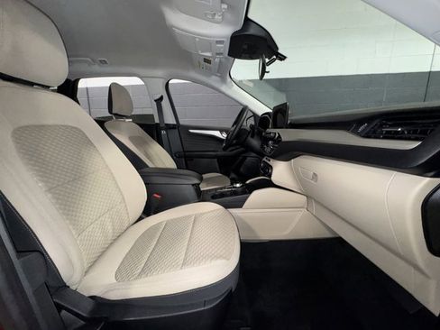 Used 2021 Ford Escape SE w/ Convenience Package image 9