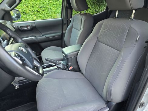 Used 2019 Toyota Tacoma TRD Off-Road w/ Technology Package image 23