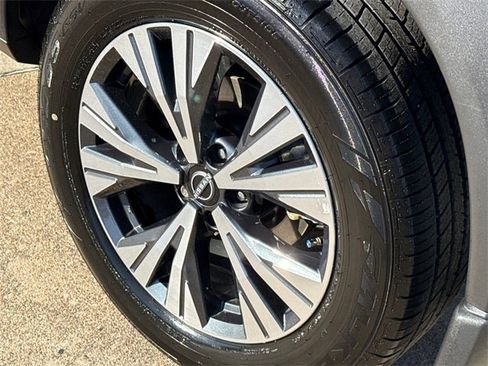 Certified 2022 Nissan Rogue SV image 11