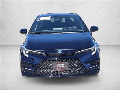 Used 2023 Toyota Corolla SE image 2