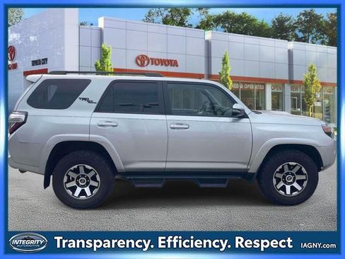 Certified 2022 Toyota 4Runner TRD Off-Road Premium AWD/4WD image 5