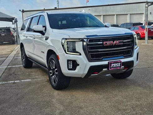 Used 2023 GMC Yukon XL AT4 w/ Technology Package AWD/4WD image 3