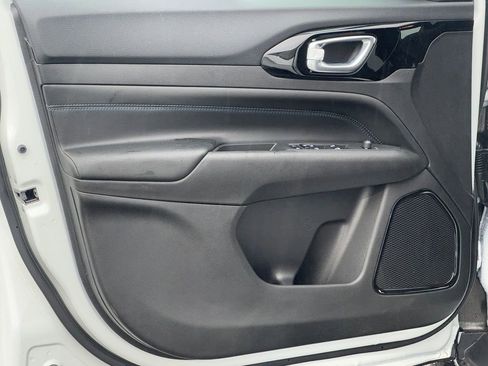 Used 2025 Jeep Compass Latitude w/ Convenience Group image 29