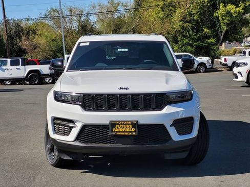 New 2025 Jeep Grand Cherokee Altitude image 8