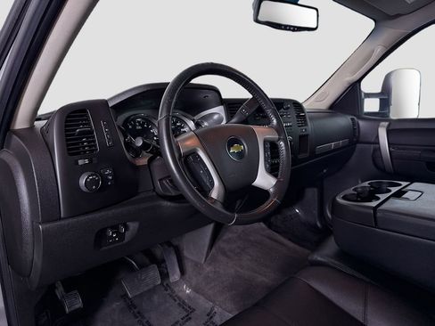 Used 2014 Chevrolet Silverado 2500 LT w/ Interior Plus Package AWD/4WD image 9