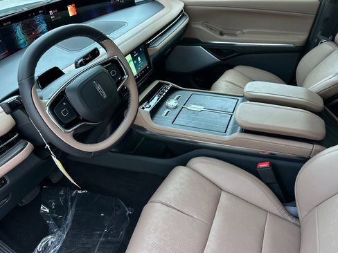 New 2026 Lincoln Navigator Black Label AWD/4WD image 9