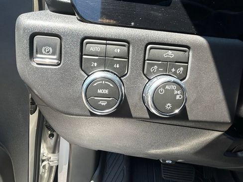 New 2026 GMC Sierra 1500 SLE w/ X31 Off-Road Package AWD/4WD image 17