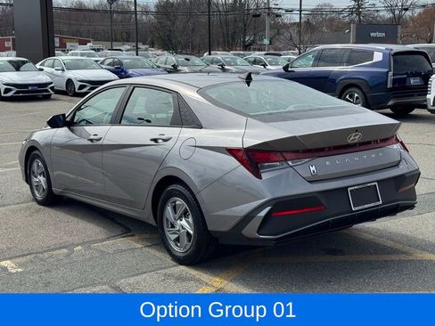 Certified 2024 Hyundai Elantra SE FWD image 3