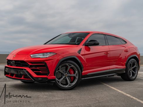 Used 2019 Lamborghini Urus AWD/4WD image 2