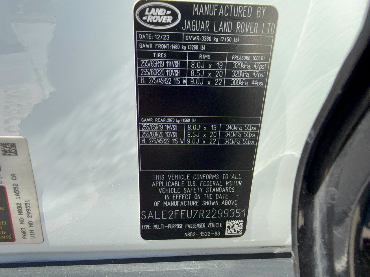 Used 2024 Land Rover Defender 130 X-Dynamic SE AWD/4WD image 32