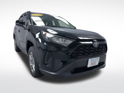 Used 2022 Toyota RAV4 LE AWD/4WD image 2